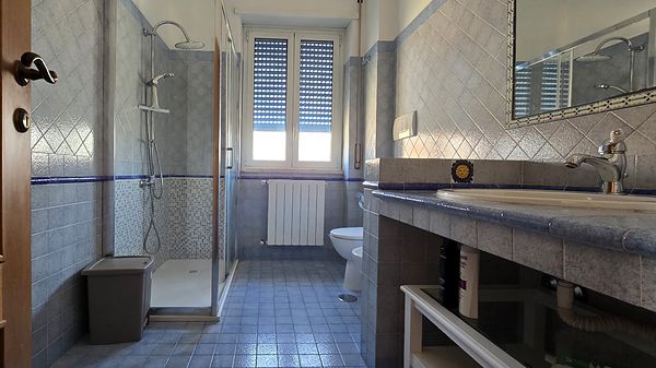 Bagno con doccia